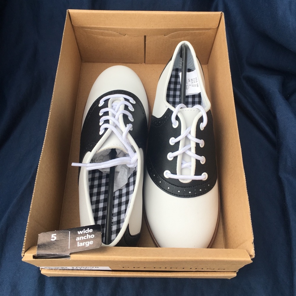 ✨LAST PAIR✨ Awesome Saddle Shoes - Picture 2 of 5